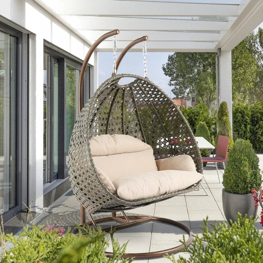 LeisureMod Κρεμαστή Πολυθρόνα Egg 2 Ατόμων με Βάση - Εξωτερική/Εσωτερική Κούνια-Αιώρα από Ρατάν με Μαξιλάρια