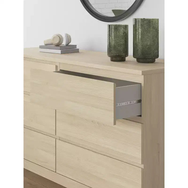 Συρταριέρα 6 συρταριών Signature Design by Ashley Modern Onita, Συρταριέρα σε φυσικό καφέ ξύλινο φινίρισμα με σχεδιασμό χωρίς πόμολα